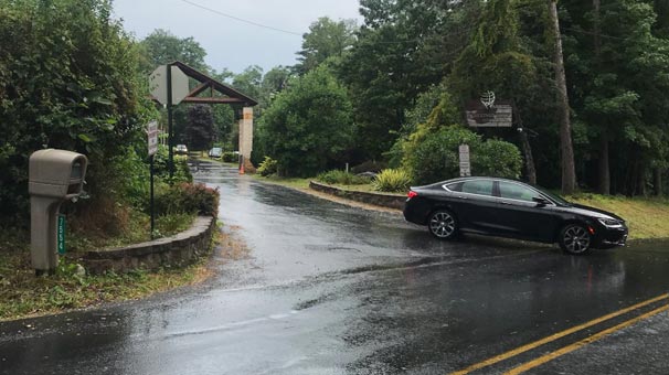 Pensilvanya'daki FETÖ kampı üzerinde pankart taşıyan uçaklar uçtu