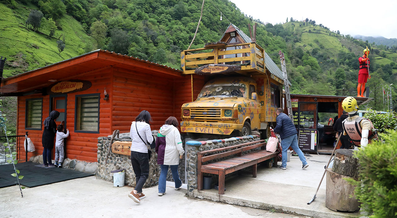 Minibüsü bungalova dönüştürdü! Maliyeti ise sadece 10 bin lira