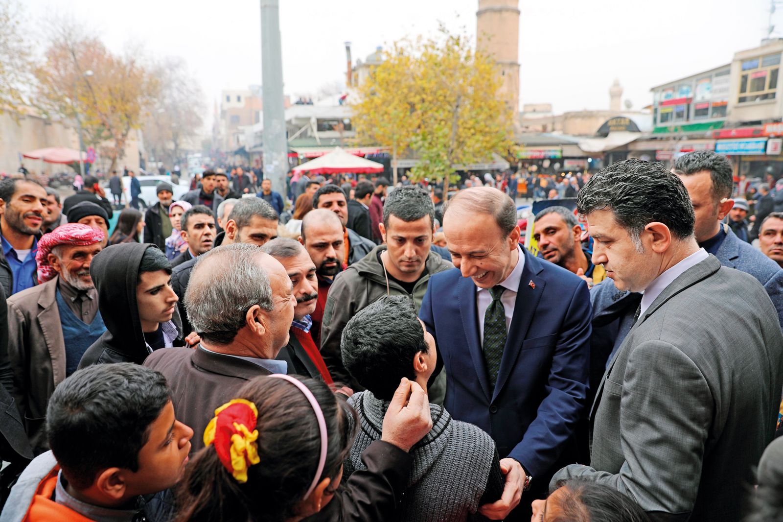 6 dil bilen Vali: Abdullah Erin