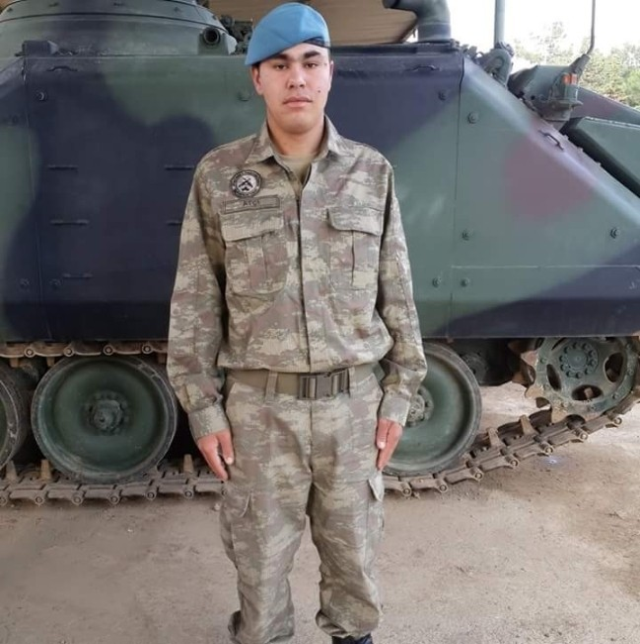 Facebook'tan tanıştığı kız arkadaşını vurup intihar etti