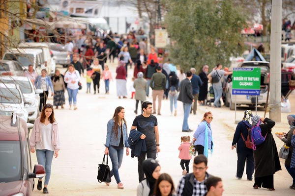 Akın akın oraya gidiyorlar! Her yer doldu taştı