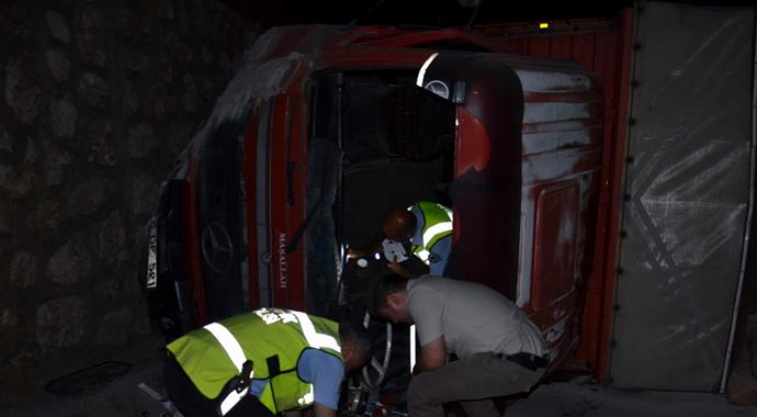 Bursa'da hurdaya dönen araçtan sağ çıktılar