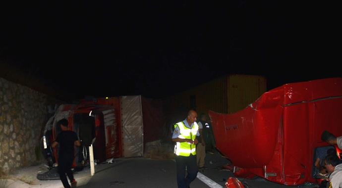 Bursa'da hurdaya dönen araçtan sağ çıktılar