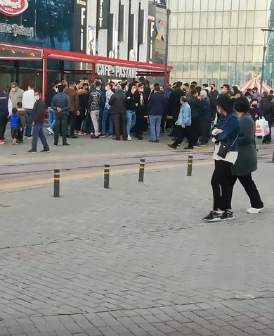 Bursa'da korona virüsün artmasına sebep olan şok görüntüler!