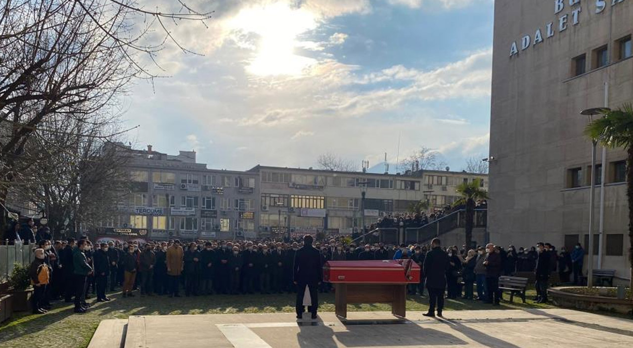 Bursa'da kadın hakim, çocuk parkında iple asılı halde ölü bulundu