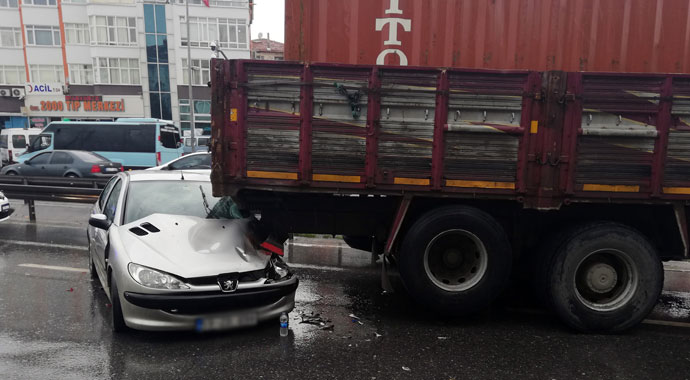 E-5 Büyükçekmece'de zincirleme kaza: 2 çocuk yaralı