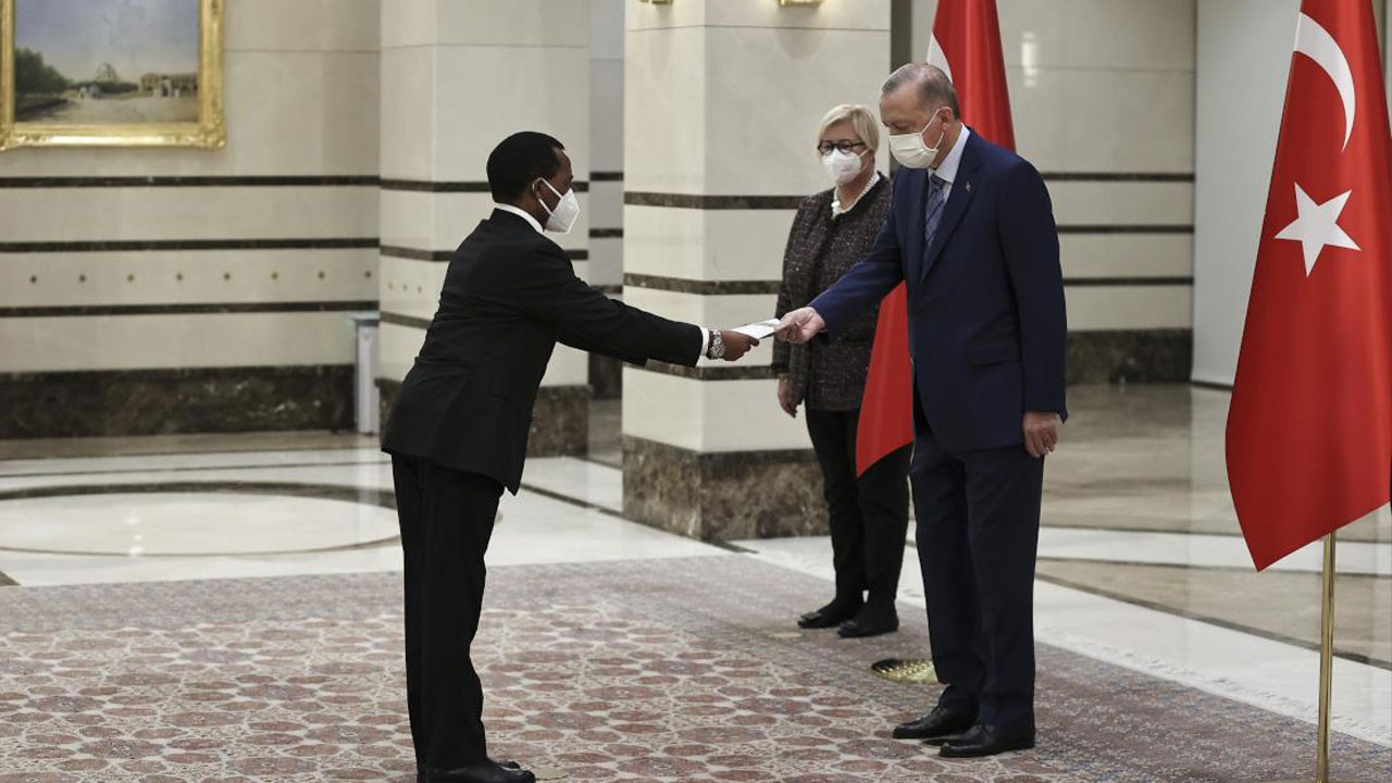 Büyükelçilerden Erdoğan'a güven mektubu