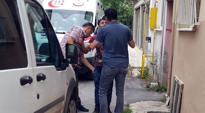 Sevgilisinden ayrılınca kendini bıçakladı