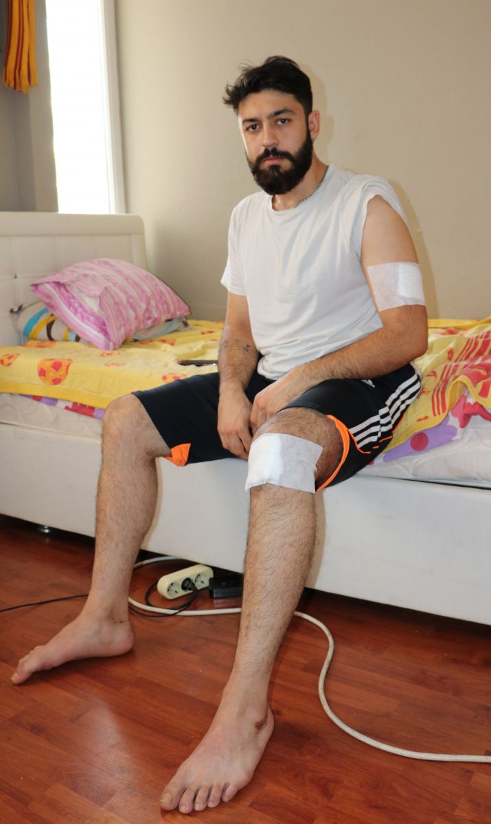 İngilizce öğretmeni, önce genç kızı darp etti, sonra da kurtarmaya çalışan genci bıçakladı