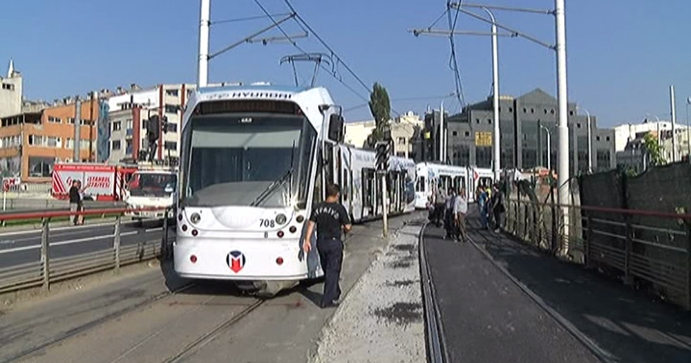 İstanbul'da tramvay raydan çıktı