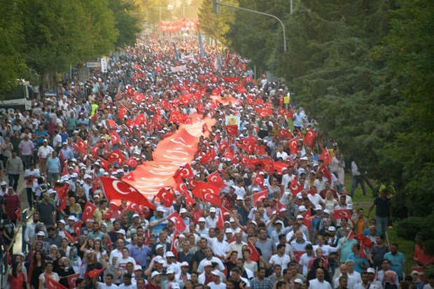 Türkiye demokrasisine sahip çıktı