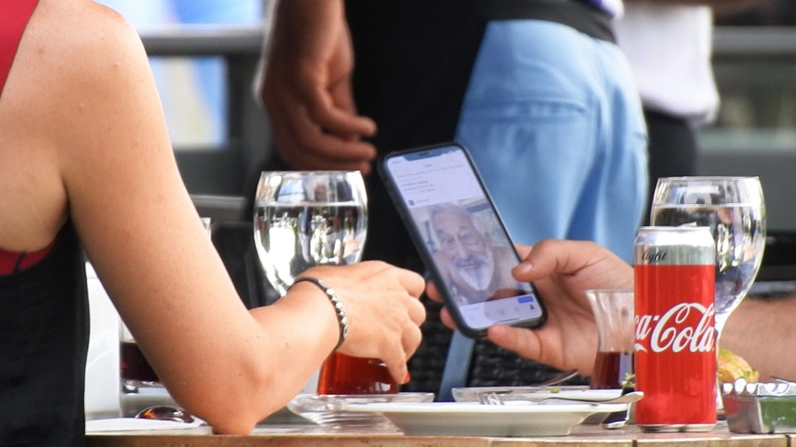 Cem Yılmaz'ın yaşlı hali Defne Samyeli'yi kahkahalara boğdu