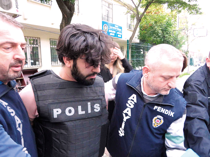 Helin 5 yıl önce kazada ölen annesinin yanına defnedildi