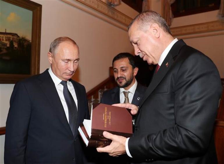 Cumhurbaşkanı Erdoğan'dan Putin'e hediye