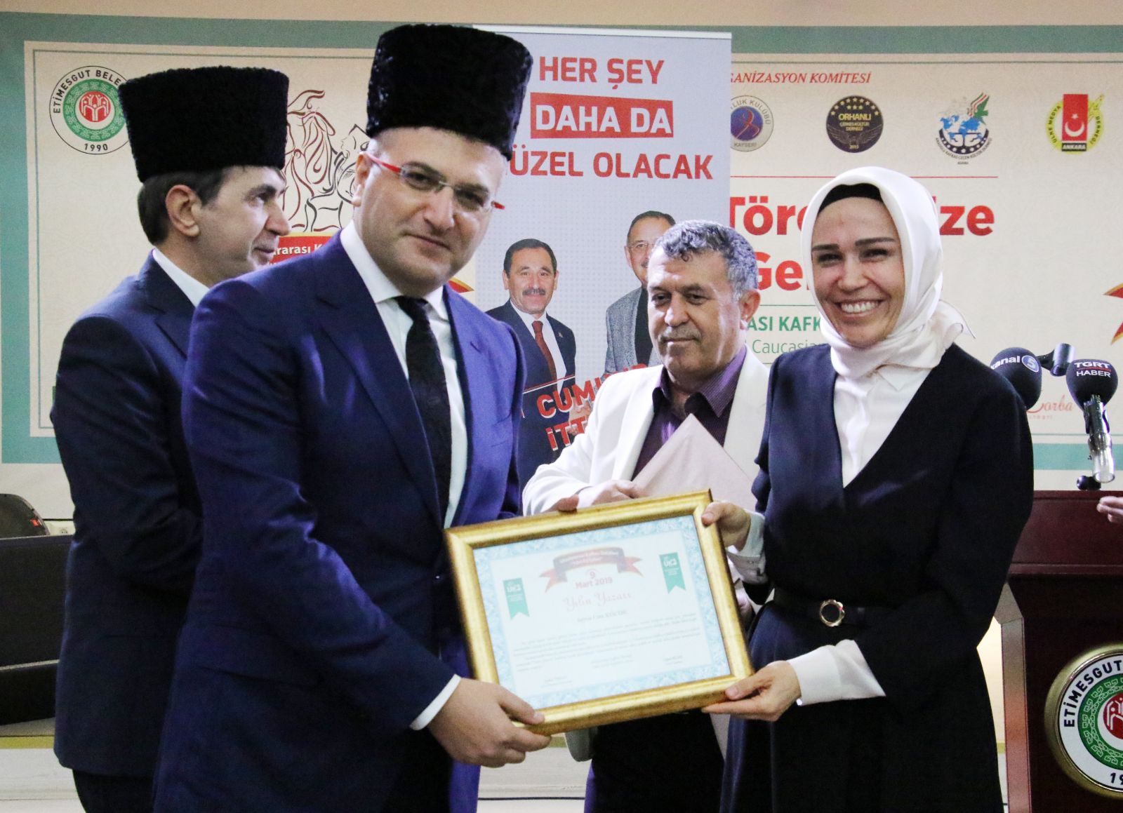 Cem Küçük ve Fuat Uğur'a 'En iyi Gazeteci ve Programcı' ödülü