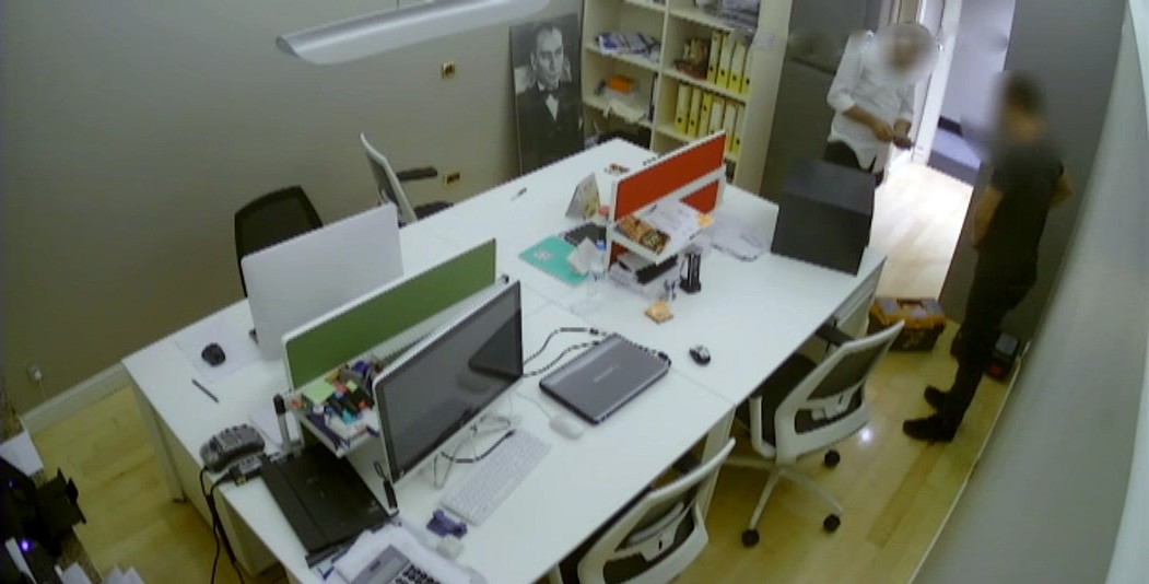 Çilingir çağırdı, patronunun kasasını soydu