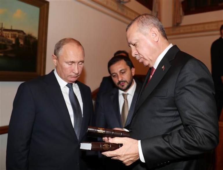 Cumhurbaşkanı Erdoğan'dan Putin'e hediye