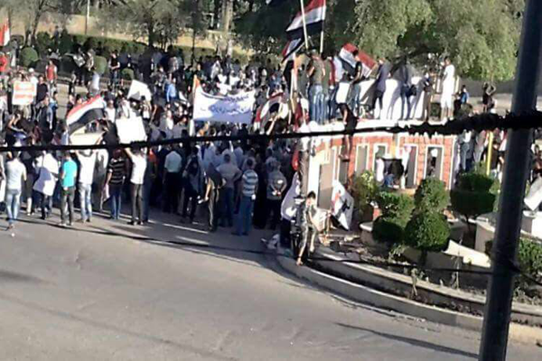 Irak'ın Diyala iline bağlı Mendeli ilçesinde halk sokaklara döküldü