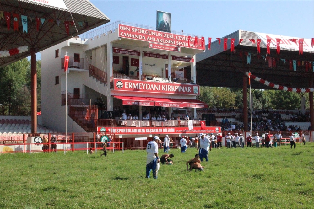 Pehlivanlar er meydanında Pehlivanlar er meydanında