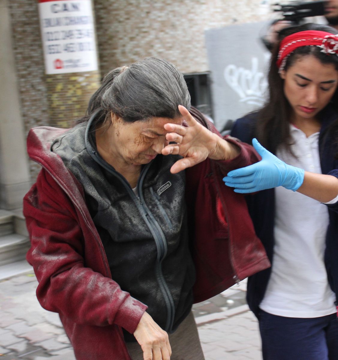 Münir Özkul'un yaşadığı binada yangın çıktı