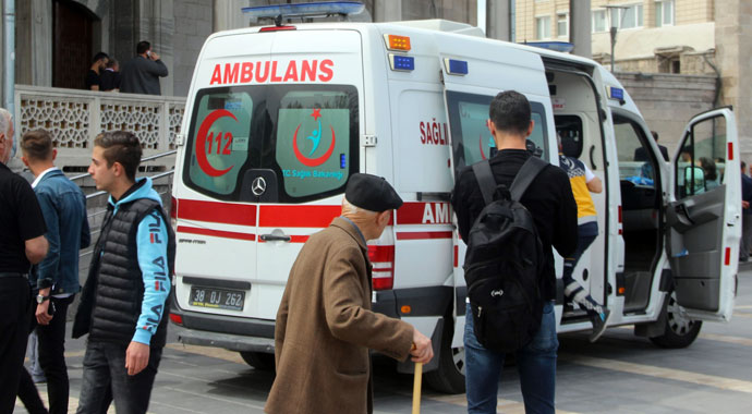 Yaşlı adam cami çıkışında hayatını kaybetti