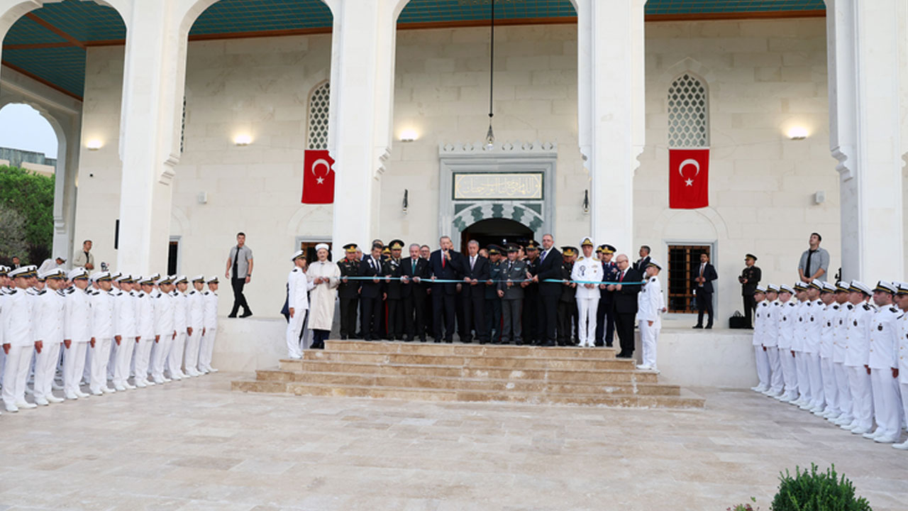 Dualarla ve aminlerle açıldı: Erdoğan, Deniz Harp Okulu Camisi'nin açılışını yaptı