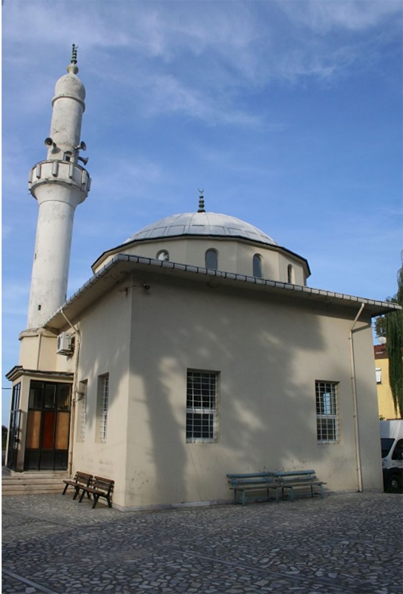 Rize'de tarihi cami yıkıldı