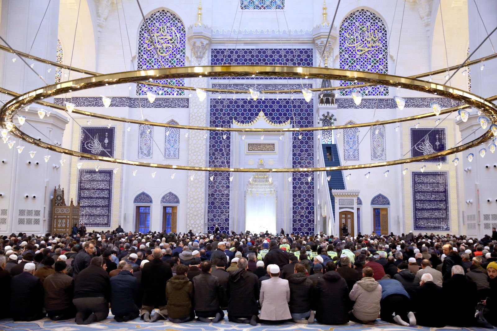Çamlıca camii'nde ilk ezan okundu