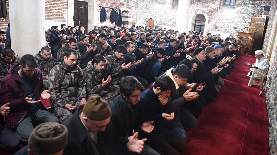 Mehmetçik için camilerde Fetih Suresi okundu