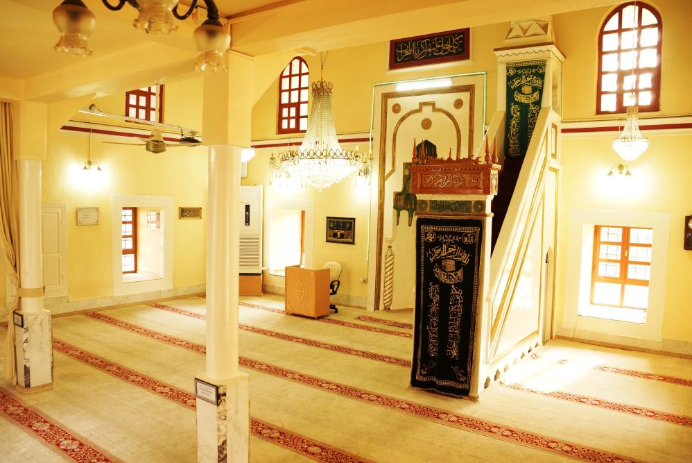 Yıkıldı, yakıldı, kurşunlandı ama ezan sesi susmadı