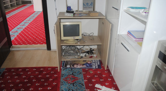 Hırsızların hedefi bu kez cami oldu