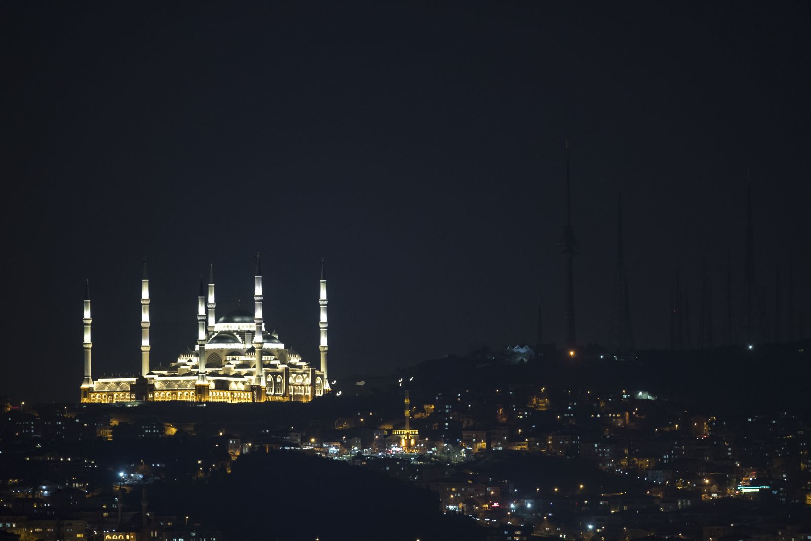 Çamlıca Camii, yarından itibaren hizmet vermeye başlayacak