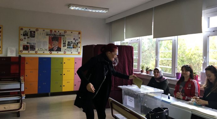 Ünlü isimler böyle oy kullandı