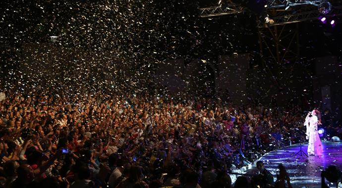Bursa'da Candan Erçetin rüzgarı