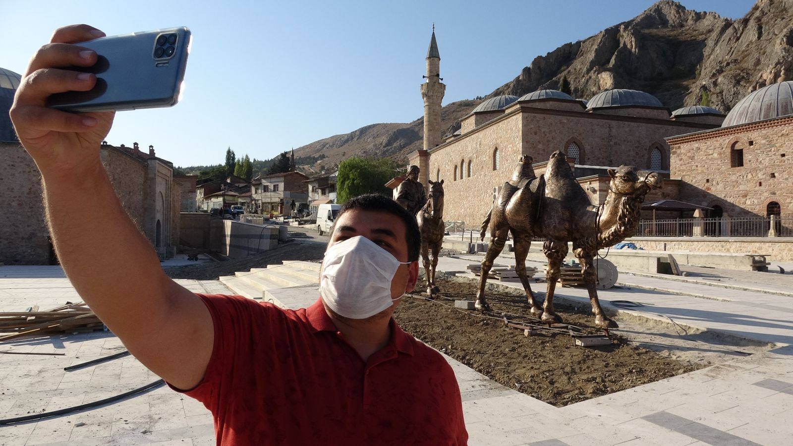 Tarihi çarşıya yerleştirildi, görenlerin dikkatini çekiyor