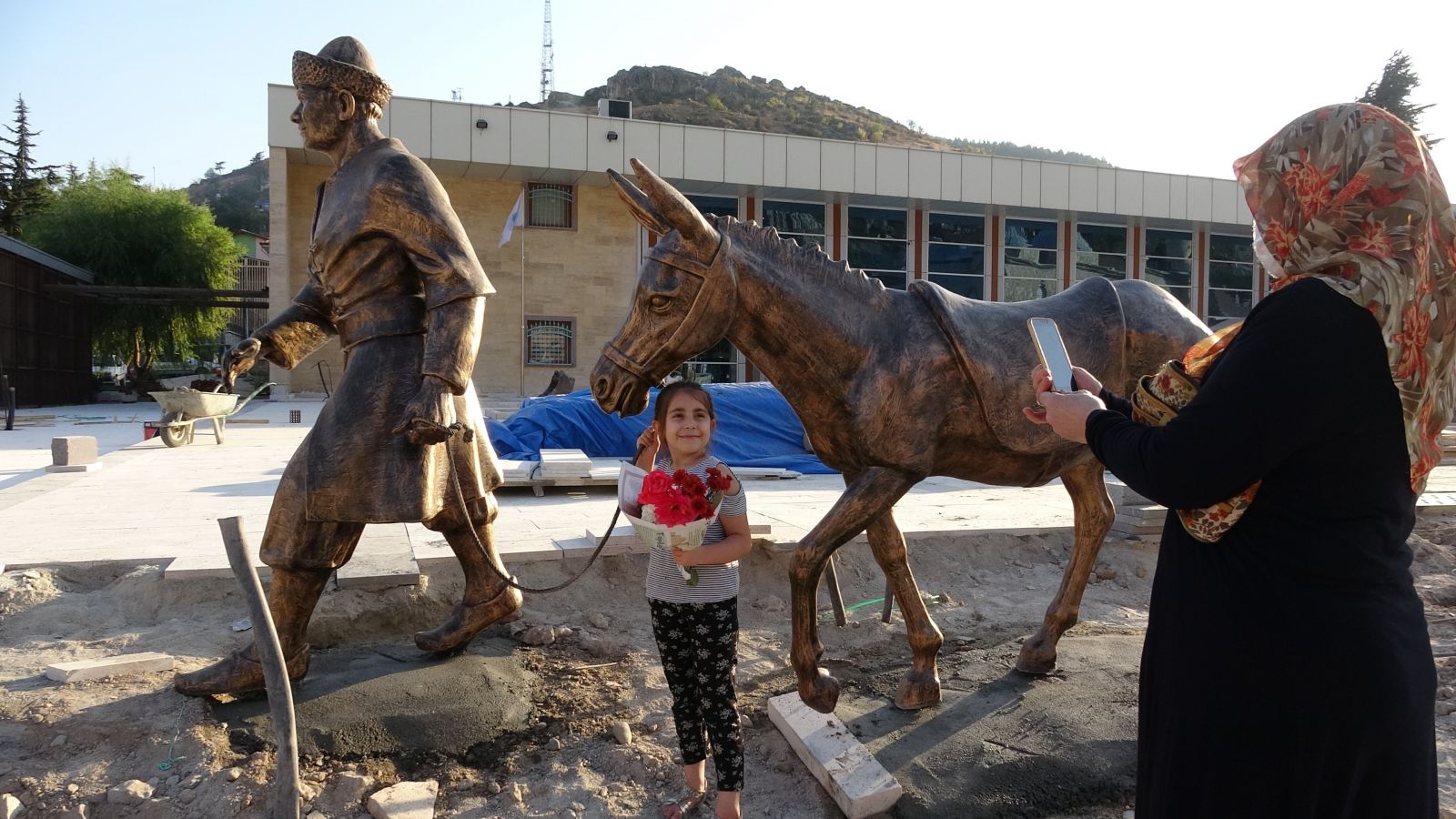 Tarihi çarşıya yerleştirildi, görenlerin dikkatini çekiyor