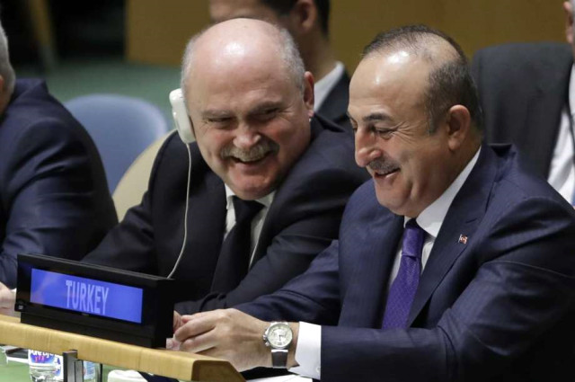 Kudüs zaferini Çavuşoğlu gülümseyerek karşıladı, ABD'nin BM  temsilcisi Halley'in yüzü düştü