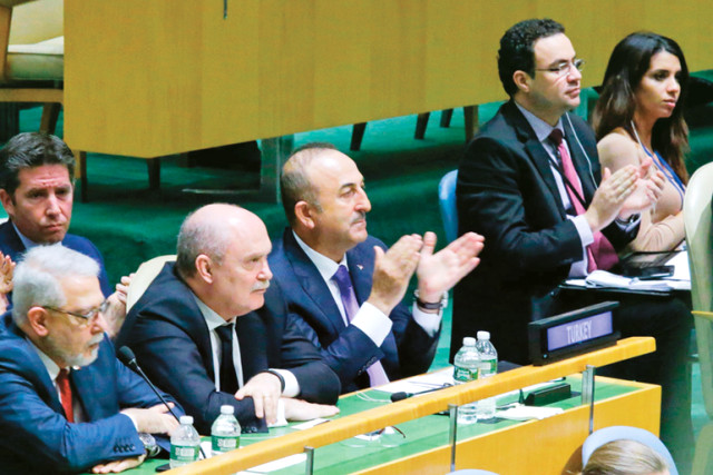 Kudüs zaferini Çavuşoğlu gülümseyerek karşıladı, ABD'nin BM  temsilcisi Halley'in yüzü düştü
