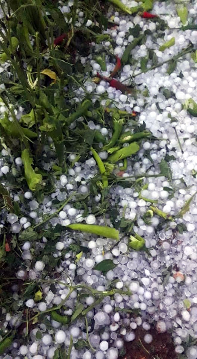 Antalya'da ceviz büyüklüğünde dolu yağdı