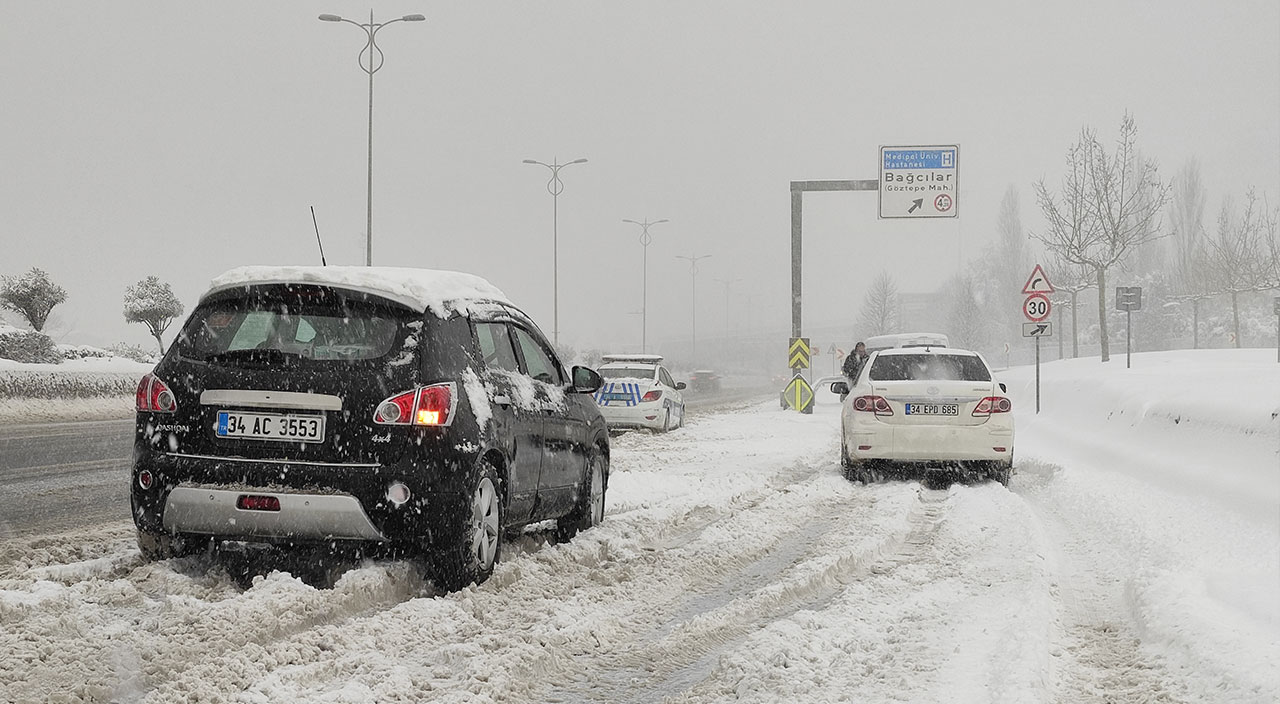 İstanbul’da kar trafiği!