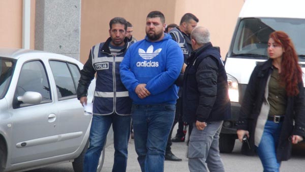 Edirne Cezaevi Müdürü'ne silahlı saldırı Edirne Cezaevi Müdürü'ne silahlı saldırı