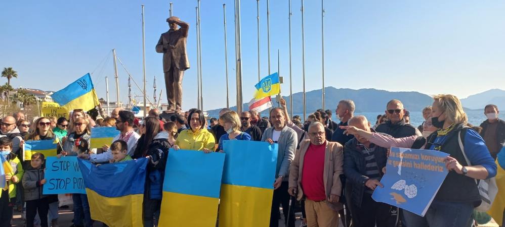 Marmaris’te yaşayan Ukraynalılar  'Savaşa Hayır' dedi
