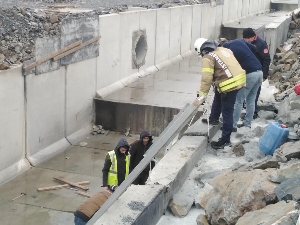 Silifke’de sel nedeniyle iş yerleri sular altında kaldı