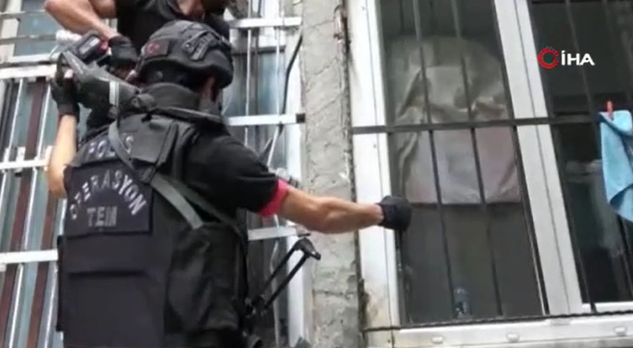 Terör örgütü DHKP-C’ye yakın yayın organına operasyon! 3 gözaltı Terör örgütü DHKP-C’ye yakın yayın organına operasyon! 3 gözaltı