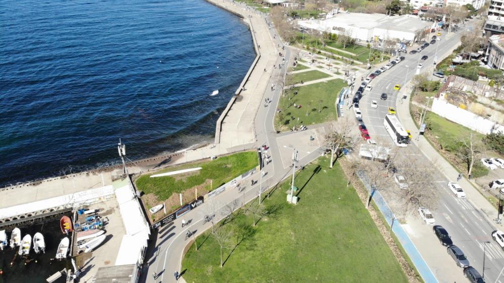 Termometreler 20 dereceyi gösterdi, vatandaş Caddebostan sahiline akın etti