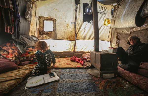 İdlib'de çadırda uzaktan eğitim