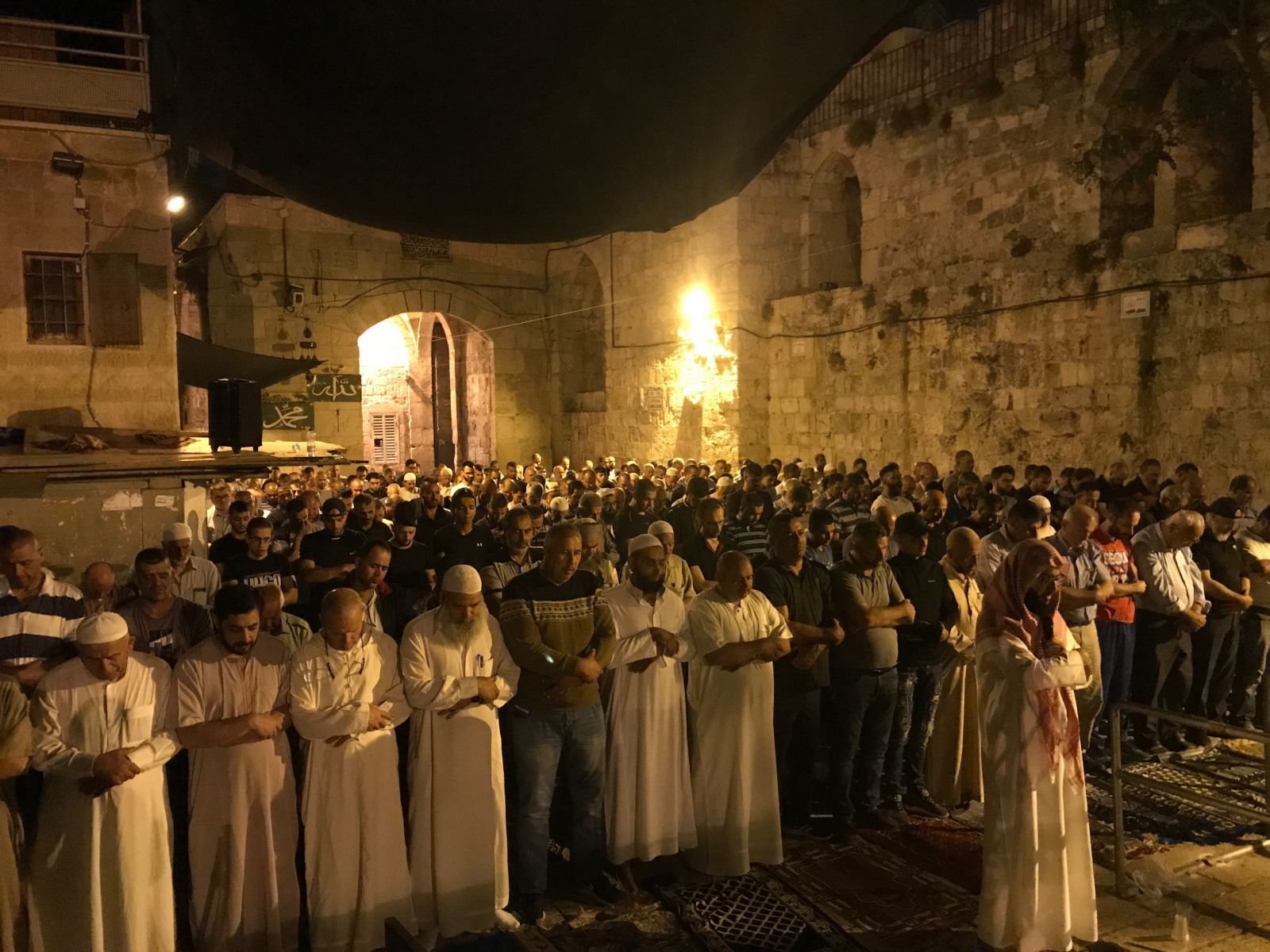 Dün gece alınan kararın ardından Mescid-i Aksa'da bu sabah…