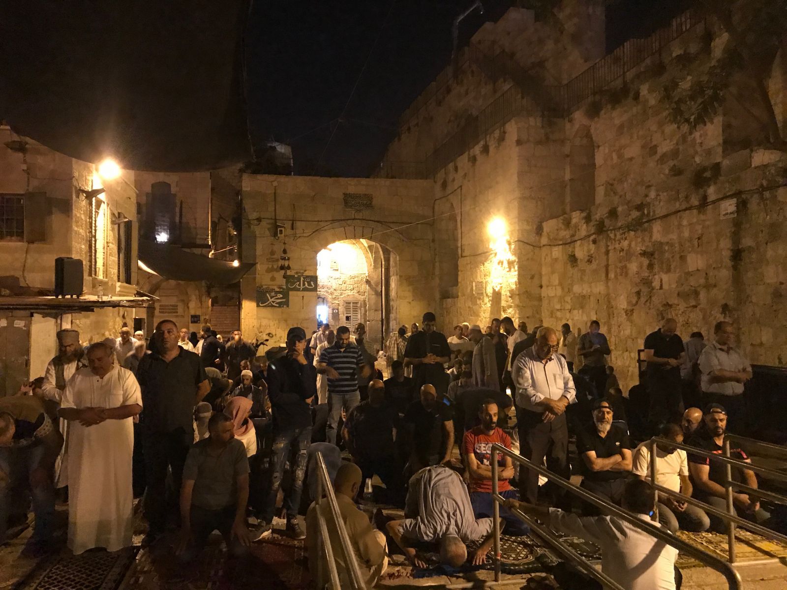 Dün gece alınan kararın ardından Mescid-i Aksa'da bu sabah…