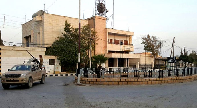 Cerablus ÖSO'nun kontrolüne geçti, askerler sokaklarda böyle yürüdü