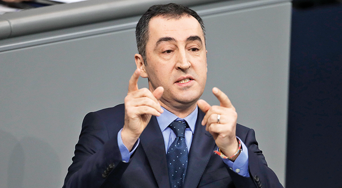 Almanya dünyayı vakıflarla karıştırıyor